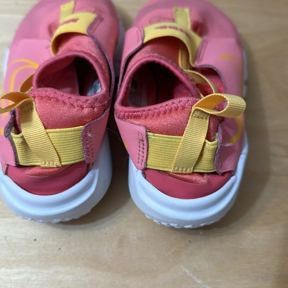 Nike Pink and Yellow Sneakers Slip-On flex runner 2